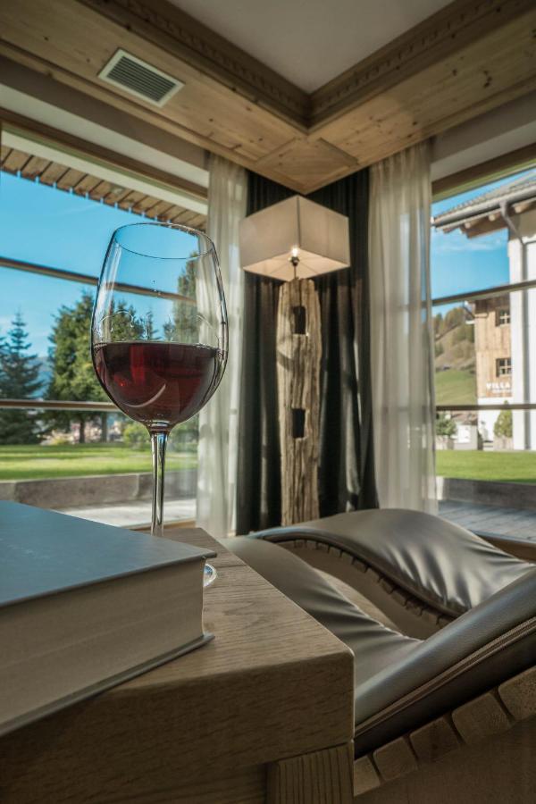 سان كاسيانو Villa Flora Mountain Lodges المظهر الخارجي الصورة