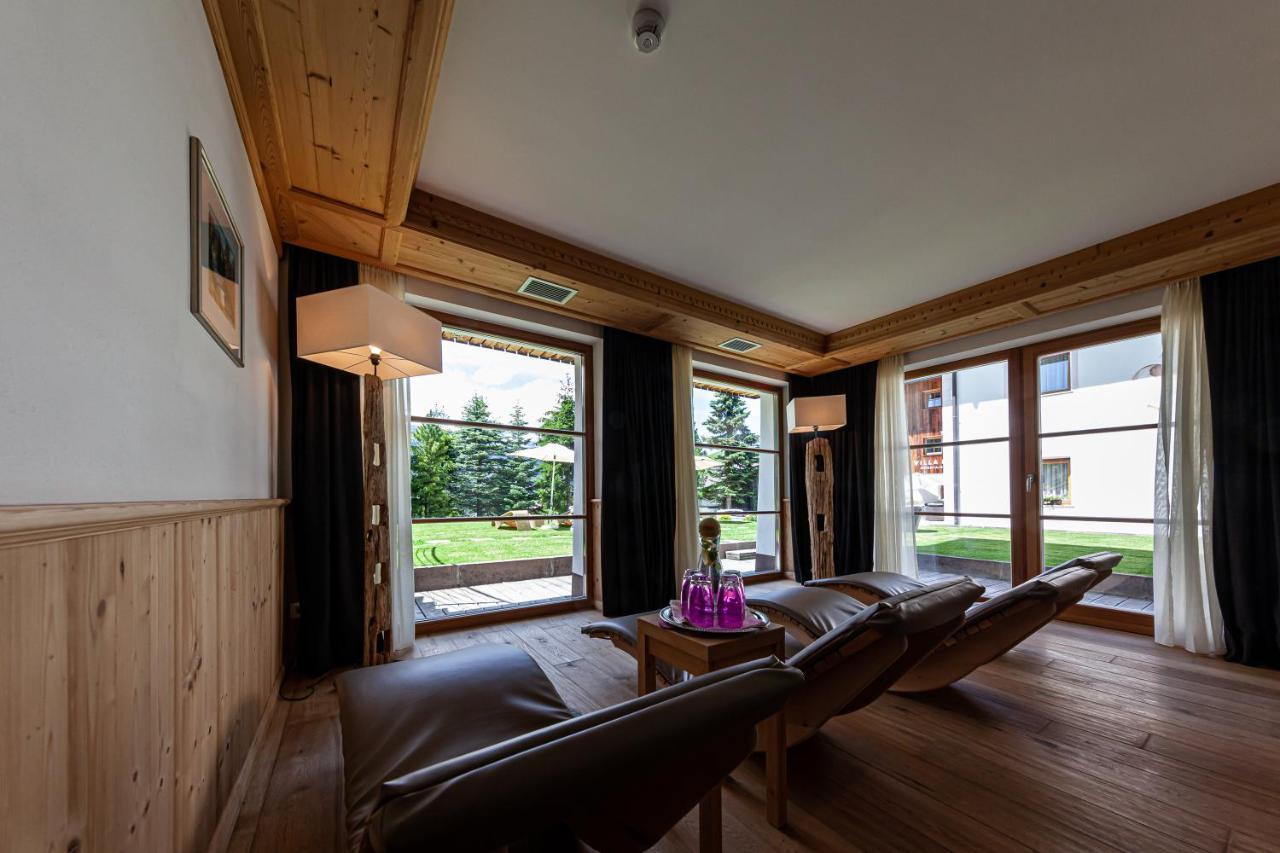 سان كاسيانو Villa Flora Mountain Lodges المظهر الخارجي الصورة