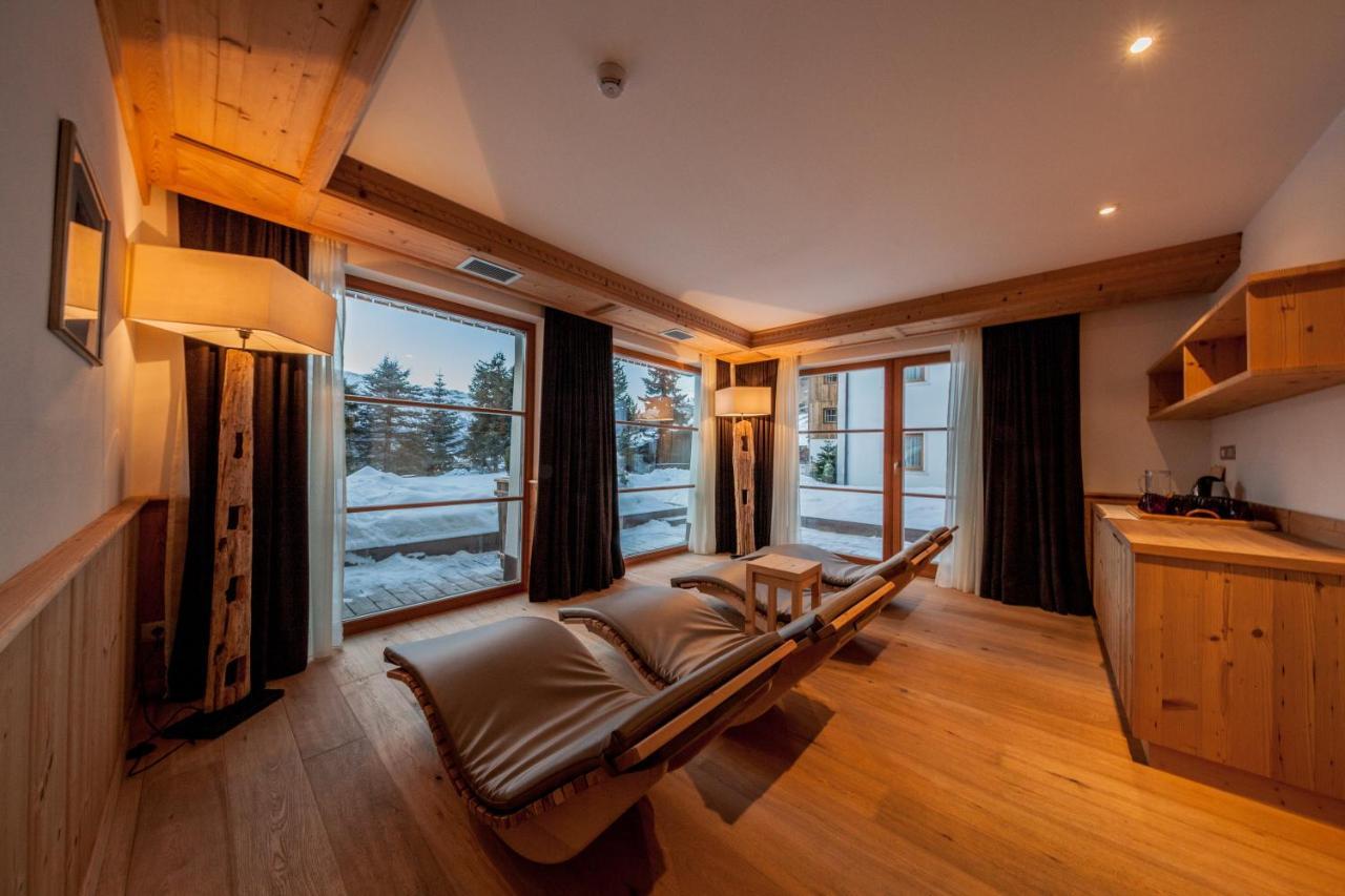 سان كاسيانو Villa Flora Mountain Lodges المظهر الخارجي الصورة
