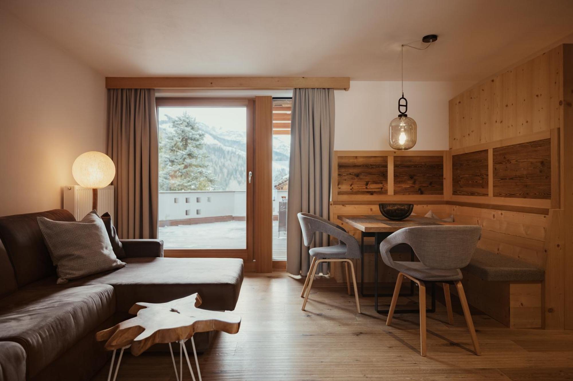 سان كاسيانو Villa Flora Mountain Lodges المظهر الخارجي الصورة