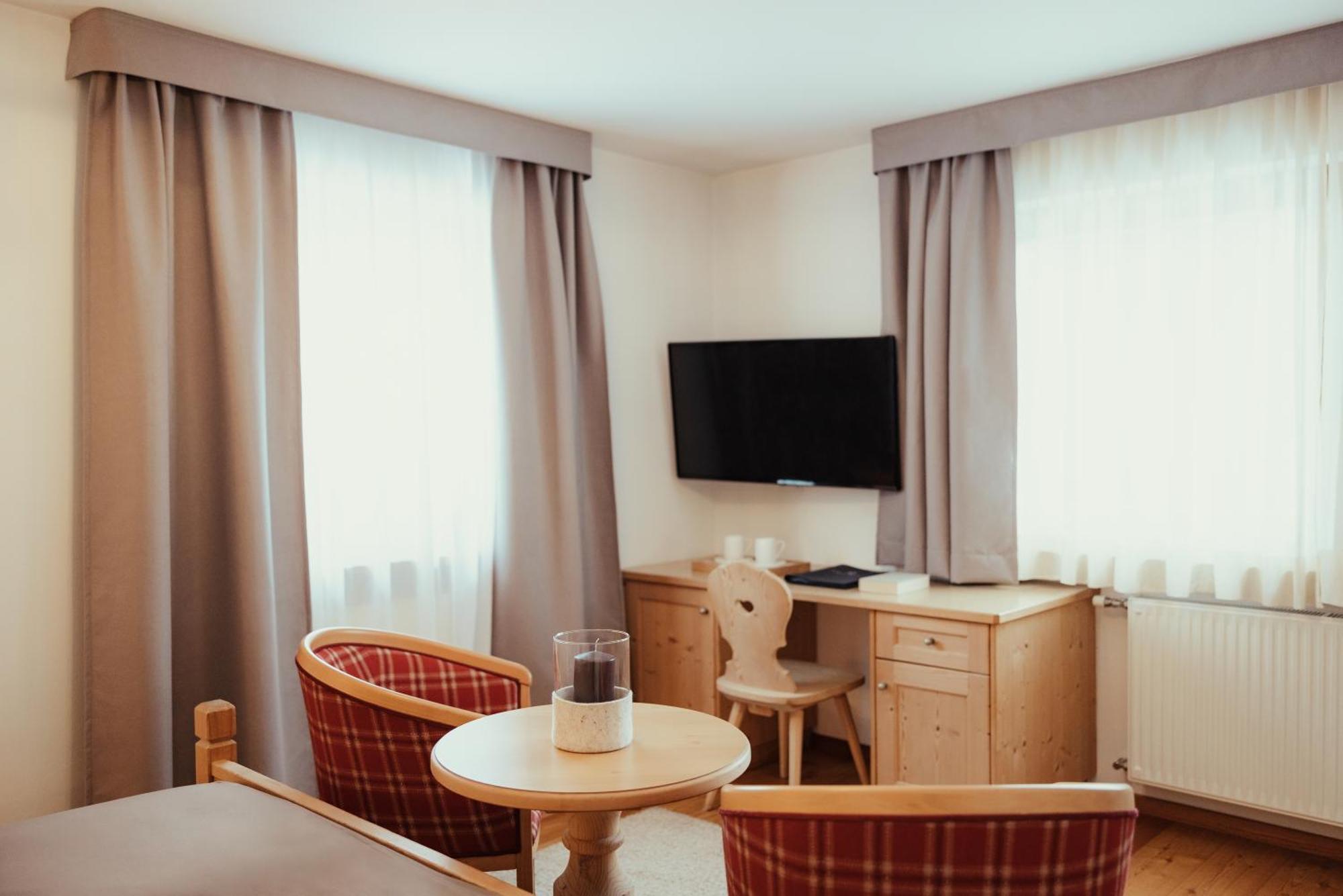 سان كاسيانو Villa Flora Mountain Lodges المظهر الخارجي الصورة
