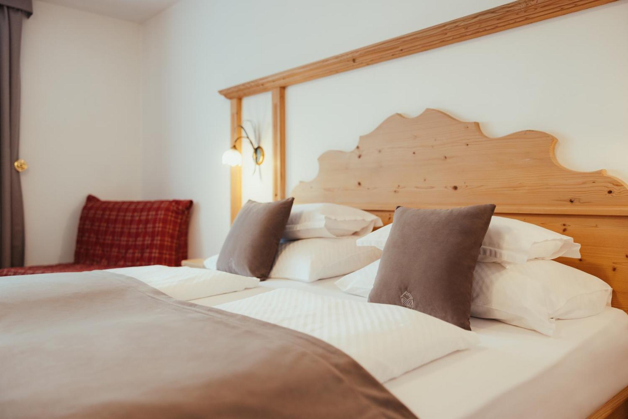 سان كاسيانو Villa Flora Mountain Lodges المظهر الخارجي الصورة